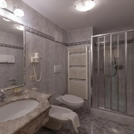Hotel Cristallo 3*